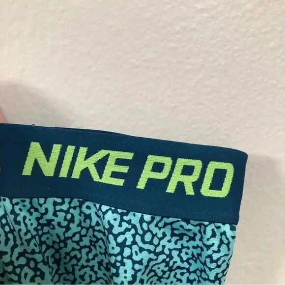 Nike Pro Line Women’s DriFit Capri Performance Leggings Teal/Green Patterns - Picture 5 of 8